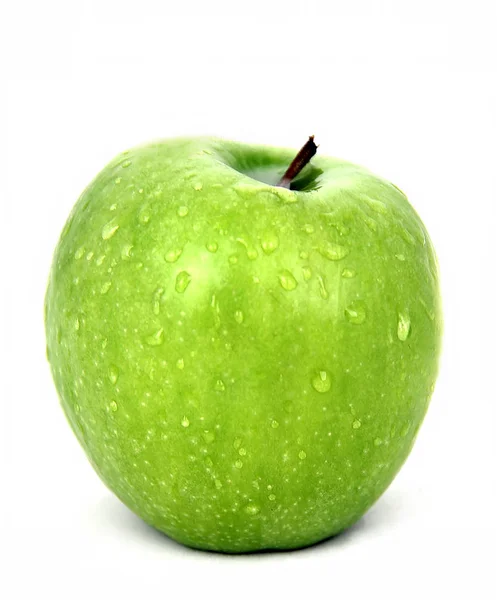 Mela Verde Fresca Con Gocce Acqua Sullo Sfondo Bianco — Foto Stock