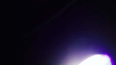 Çok renkli gerçek ışık sızıntıları ve Lens Flare bindirmeleri soğuk tonlarda taşıma.