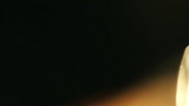 Parlak turuncu bokeh ve hafif sızıntı hızlı hamle farklı yönlere.