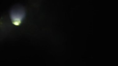 Renkli arka plan soğuk tonlarda. Geçiş ve bindirme etkileri ışık sızıntıları.