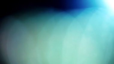 Karanlıkta ışık darbeleri soğuk rüya gibi bokeh.