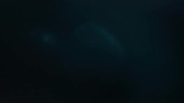 Lumière bleue Fuites Lentille Frapper ou freelensing sur fond noir .