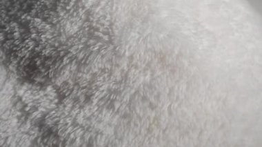 Sentetik polyester beyaz kürk. Arka planı için renk doku.