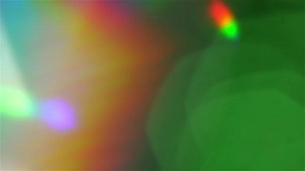 Echtes glänzendes Licht undicht, glitzernde holographische rgb-irisierende Folie. — Stockvideo