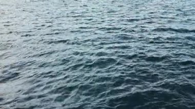 Yüzey denizin bir yurtdışı Köprüsü.