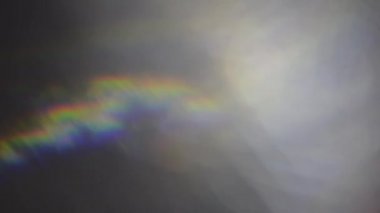 Mendil gümüş ve holografik yanardöner bokeh ile hafif geçişler ve lens flare.