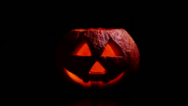 Halloween Jack olantern. Carved pumpkin lit by candle in the dark. — Stock Video