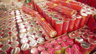 Sumy, Ukrayna - 12 Aralık 2018: Neşeli Noel kraker bir supmarket da bilinir. Pan çekim, 4 k.