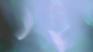 Işık efektleri, parlama ve yansımaları, serin huzurlu sesleri. Karanlıkta ışık'ın holografik oyununa.