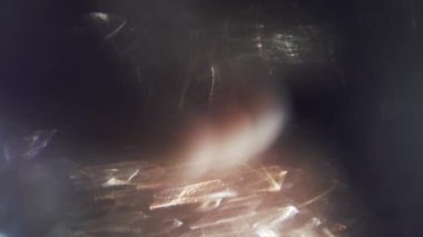 Bir kesme cam yüzey ve renk filtreleri geçerken ışık fantastik oyun.