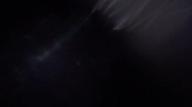 Sihirli ışık girdap hafif parçacıkların camın karanlıkta oynamak.