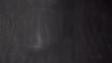 Ans ıslak cam kristal parıldayan ışık parlıyor.