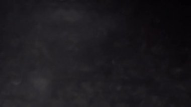 Rüya gibi maguca, Metalik Gümüş yüzeyinden ufuk yansımaları. 4k.