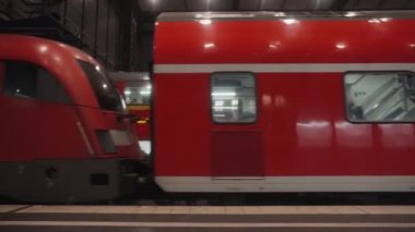 Berlin, Almanya - 23 Kasım 2018: Berlin Hayvanat Bahçesi U-Bahn İstasyonu.