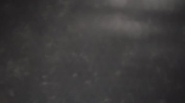 Metalik gümüş yüzey yumuşak, ufuk yansımalar.