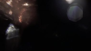 Sıcak ve soğuk tonlarda cam yüzey aracılığıyla ışık demeti çalış. Yüksek kaliteli görüntüleri.