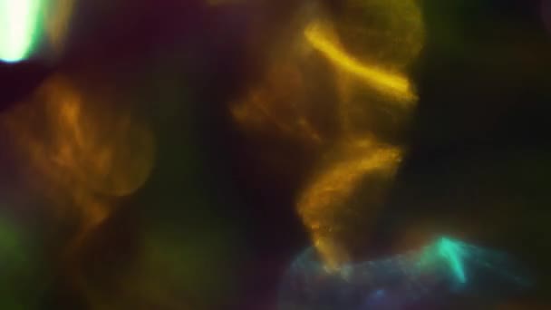 Luces de colores parpadeantes y desenfocadas, colores holográficos del arco iris. Fondo abstracto de alta calidad para su proyecto . — Vídeo de stock