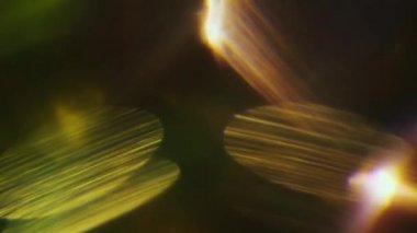 Altın fantastik öğeleri, ışık cam prizma geçti. Projeniz için lüks arka plan.