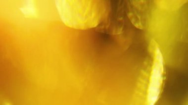 Yanardöner sanal parçacıklar, sıcak renklerde arka plan.