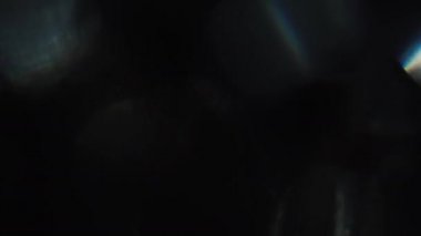 Arka plan yanardöner folyo canlı bokeh karanlıkta.