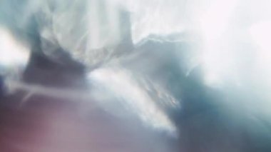 Renkli bokeh parıldayan psychedelic arka plan yanardöner holoraphic folyo.