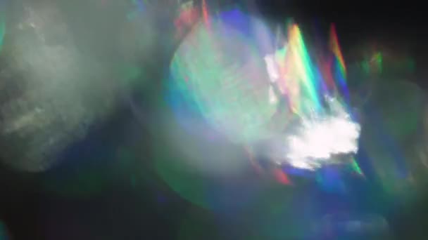 Psychedelische achtergrond, iriserende holoraphic folie, glinsterende kleurrijke bokeh. — Stockvideo