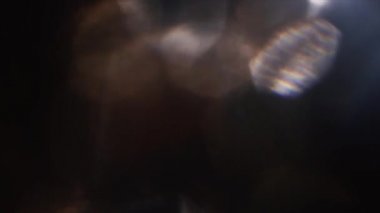 Holografik çok renkli arka plan, renkli öğeleri, psychedelic etkisi, canlı ışık sızıntıları.