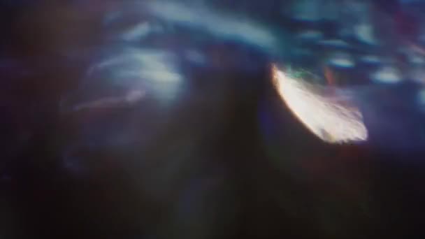 Fond holographique multicolore, particules de lumière, mélange organique de couleurs, effet glitch .