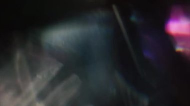 Gerçeküstü rüya gibi arka plan, yanardöner canlı geçişler, dönüşümler, sızıntı, kamaşma.