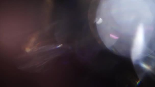 축제 추상적인 배경, 폴 리 크롬 색상 보 케. 왜곡, 섬광, 빛 누출, 비디오 전환. — 비디오