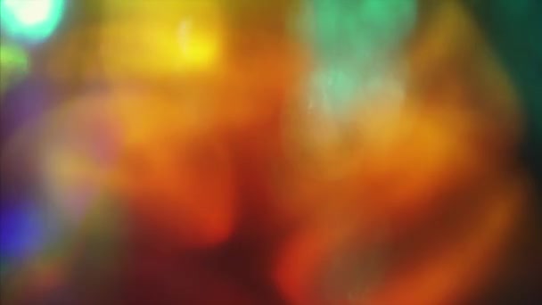 Partículas de luz holográficas multicoloridas brilhando aleatoriamente no espaço. Transições cinematográficas, imagens de sobreposição futurista . — Vídeo de Stock