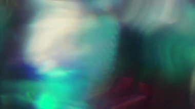 Karanlık arka planda psychodelic holografik ışık formları parlar. 