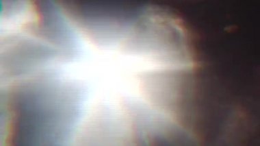 Bir prizmadan geçen gökkuşağı tonu soyut kompozisyonu. 