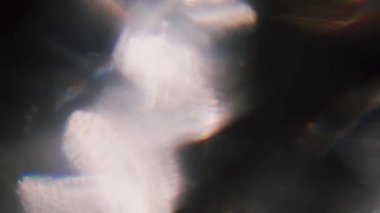 Siyah arka planda defocused psychedelic ışık parçacıkları shimmers. 