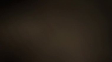 Fantastik ışık parçacıkları karanlık arka planda hareket eder. 