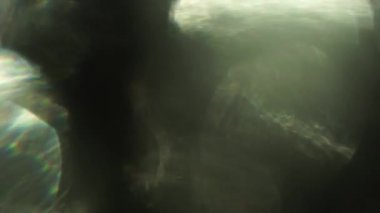 Renkli geometrik fütüristik rüya gibi yanardöner arka plan. 