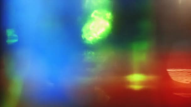 Pestrobarevný lesklý kyberpunkový pozadí. Lehké deformace. — Stock video
