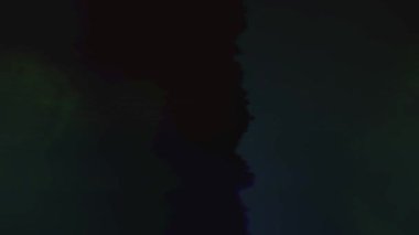 Çok renkli geometrik fütüristik psychedelic arka plan. Yeşil renkli bokeh.