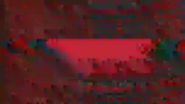 Renkli kötü televizyon taklidi ışık sızdırıyor. Gerçeküstü etki. 