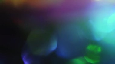 Bokeh nostaljik modanın ışıltılı arka planını dönüştürüyor. Gradyan spektral örtüşmeler.