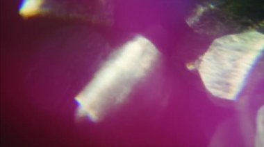 Soyut renkli mercek parlamaları. Sürrealist ışık geçişleri. Işıklar rastgele yanıp sönüyor. 