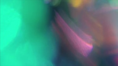 Şenlikli gökkuşağı örtüsü. Sürrealist ışık geçişleri. Işığın huzuru karanlık uzayda parlar.. 