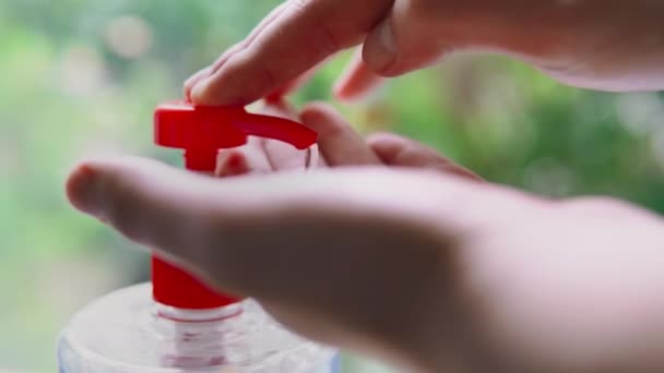 Man uses alcoholic based hand sanitizer gel for hygiene virus spread prevention and clean hands. — Stock Video