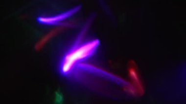 Neon Bokeh fütüristik moda holografik arkaplanı dönüştürülüyor. 