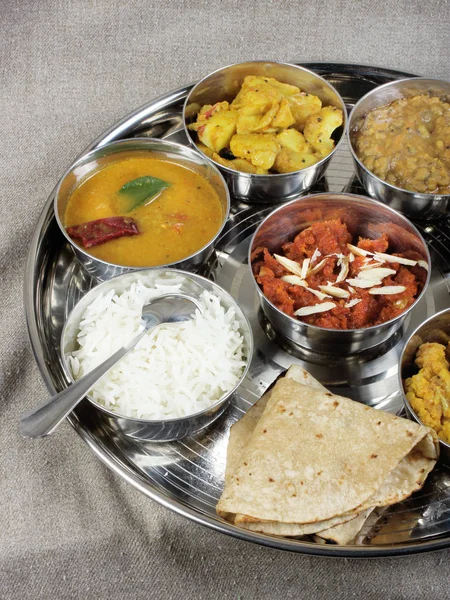 Delicious Υγιή Ινδική Veg Τροφίμων Θαλή Εκπληρώσει Χορτοφαγικό Γεύμα — Φωτογραφία Αρχείου