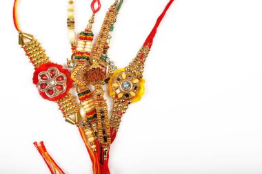 Geleneksel Hint bilezik aramalar Rakhi, kardeş Ties üzerinde kardeşler bilek Rakshabandhan bir Ocassion üzerinde