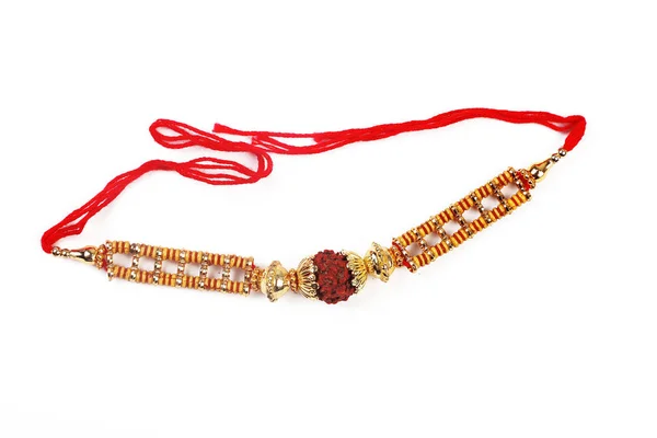 Traditionelles indisches Armband fordert Rakhi, Schwesterbänder am Handgelenk der Brüder auf der Ocassion von Rakshabandhan — Stockfoto