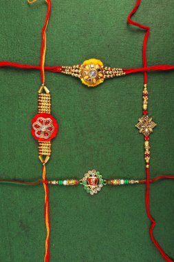 Geleneksel Hint bilezik aramalar Rakhi, kardeş Ties üzerinde kardeşler bilek Rakshabandhan bir Ocassion üzerinde