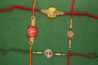 Geleneksel Hint bilezik aramalar Rakhi, kardeş Ties üzerinde kardeşler bilek Rakshabandhan bir Ocassion üzerinde