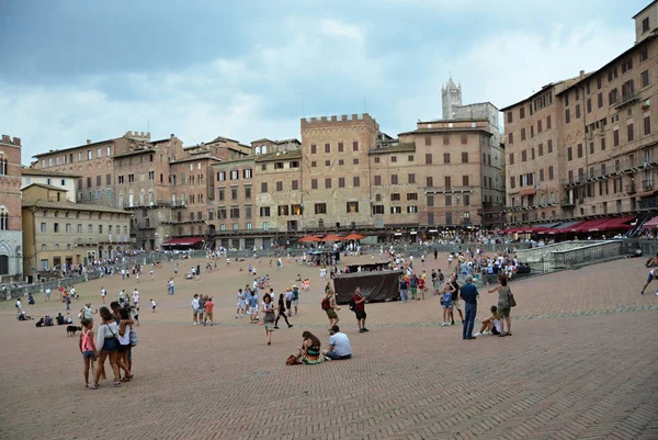 シエナのカンポ広場 シエナのイタリア街の広場 — ストック写真